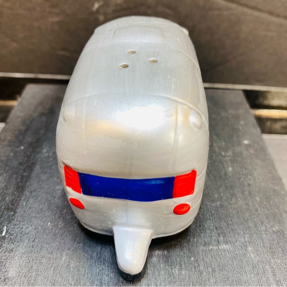 AIRSTREAM & PANEL WAGON Woody Salt & Pepper Shaker Car Camper Trailer W Stoppers - Picture 7 of 14